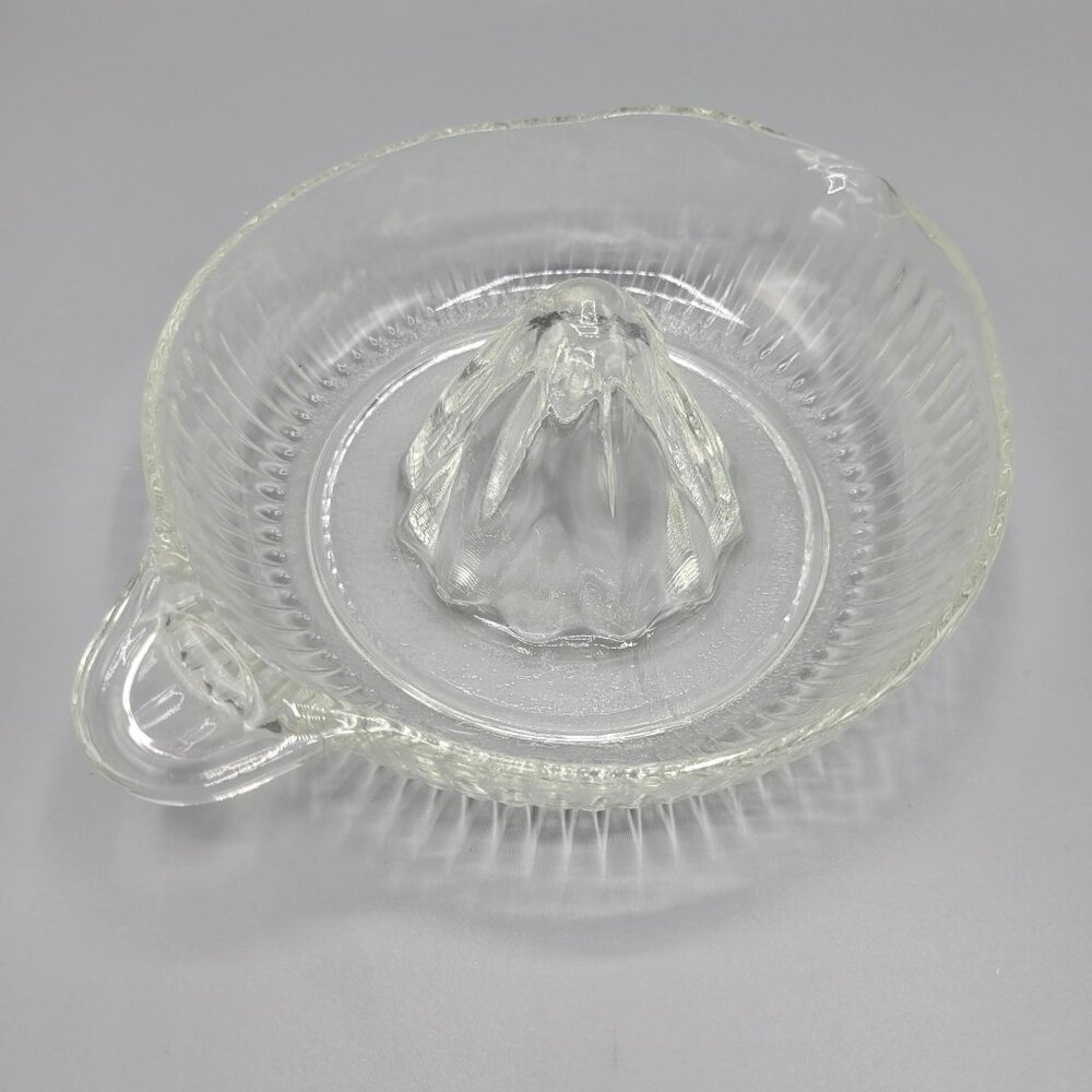 Vintage Citrus Juicer Squeezer Ribbed Clear Glass With Handle & Pour Spout